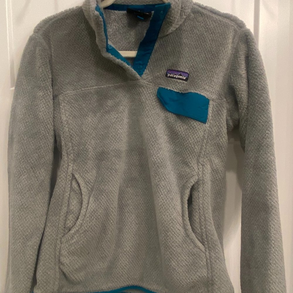 Light Grey & Teal Patagonia Lightweight Synchilla Snap-T Pullover Fleece